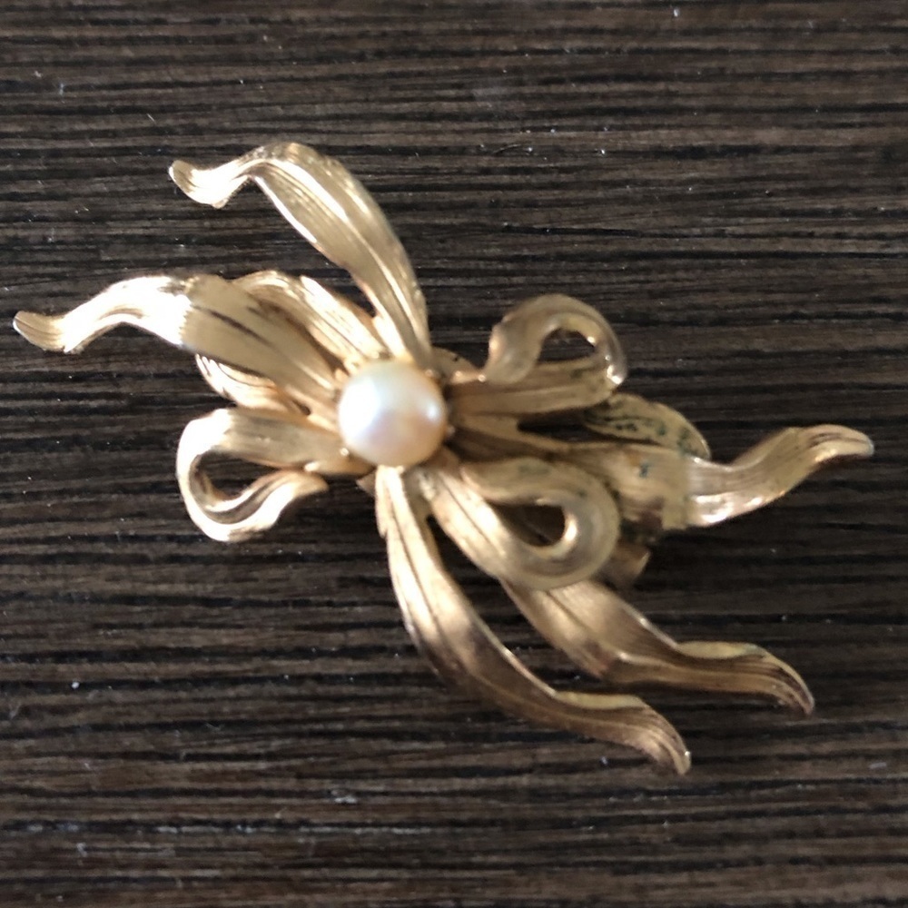 Vintage gold & white ribbon brooch
